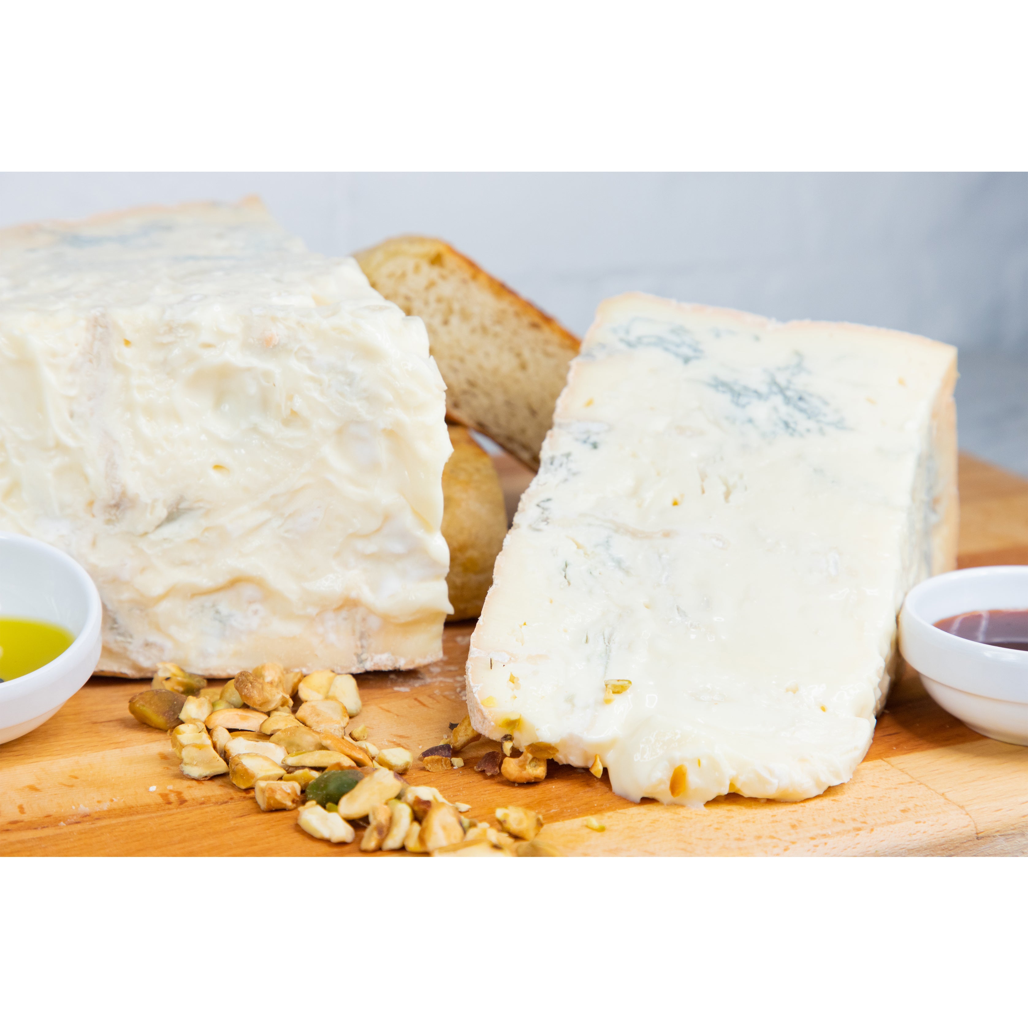 Gorgonzola Dolce DOP 200g (±10%) Castellanza Formaggi - Cheese 200g (±10%) @Mercato Gourmet | Your Italian Gourmet Supermarket